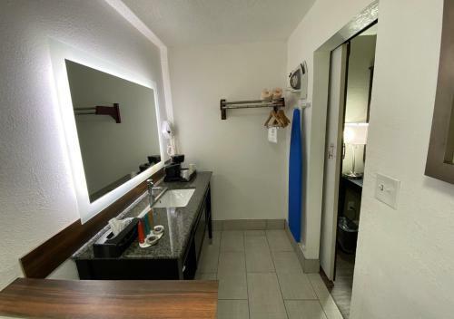Lx Hotel, Boutique Acw Circle