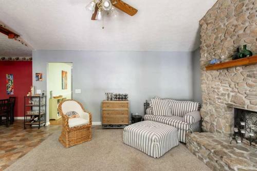 Farmhouse 4 Bed, 4 Bath, Pool, 15-20 Mins To Downtown
