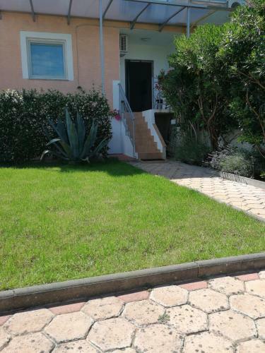 Apartment Viti With Garden And Barbecue