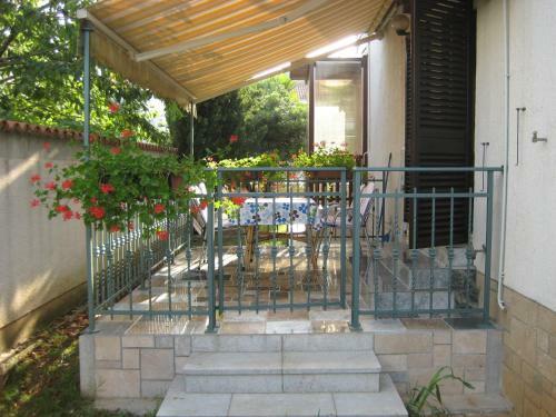 Funtana Apartments Budinja?