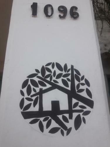 Hostal Casa Del Arbol Hostel
