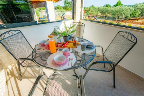 Villa Lorema-jacuzzi,pool,billiard,table Tennis&football