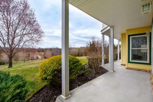 Sunny Ridge - Hot Tub, Gym, Jacuzzi Tub, Game Room