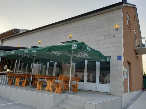 Hostal Bedrooms Cerovac