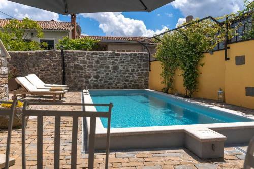 Lovely Rustic Villa Katarina With 2 Pools