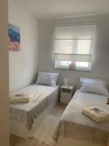 Turquoise Apartments Unit 1