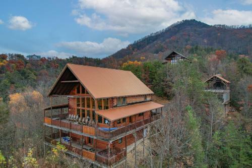 Copper Top - Stunning Views, Hot Tub, And Pool