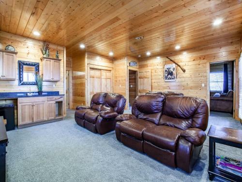 Million Dollar View - Hot Tub, Sauna, Shared Pool