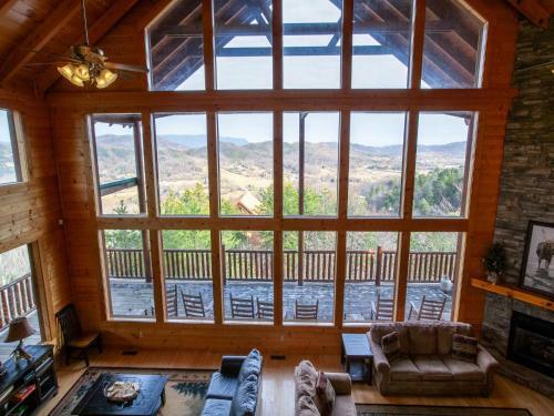 Million Dollar View - Hot Tub, Sauna, Shared Pool