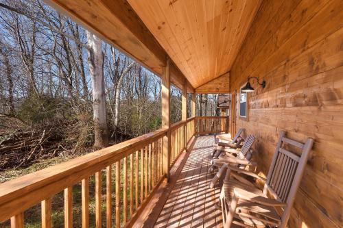 Brown Cubs Landing Cabin