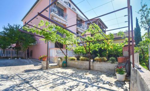 Apartments Garoful