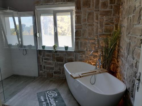 Large And Quiet Apartment With Great Balcony