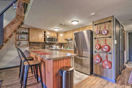 Apartamento Cozy Dollys Den Condo With Private Balcony!