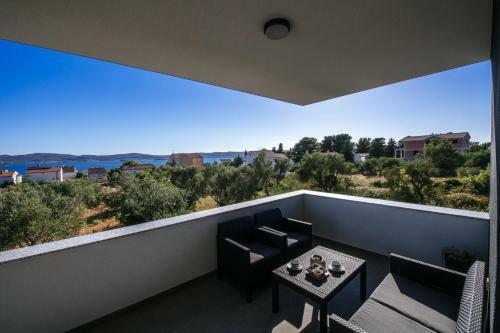 Crowonder Sun Dance Apartments
