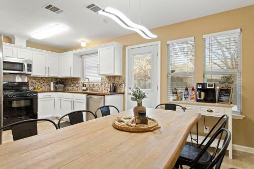 Emerald Oasis 3br 2.5ba Free Parking Upto 4 Cars