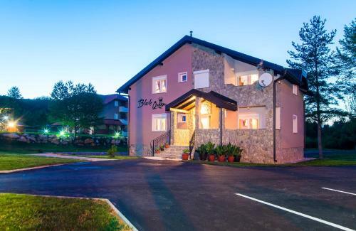 Hostal Black Queen Guesthouse