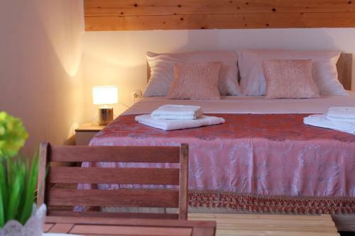 Hostal Neda Holiday House