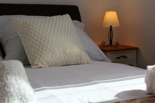 Hostal Neda Holiday House