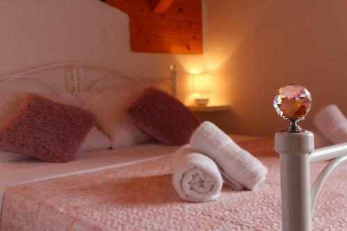 Hostal Neda Holiday House