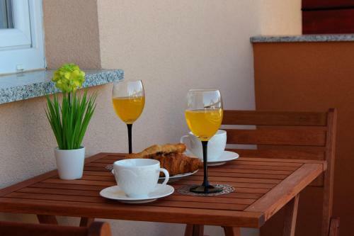 Hostal Neda Holiday House