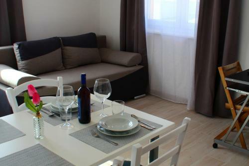 Hostal Neda Holiday House