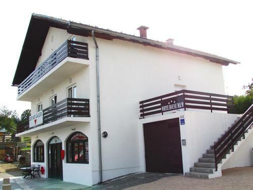 Hostal White House M&m