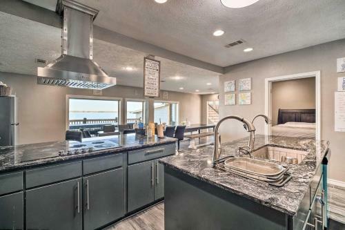 Lakefront Livingston Home - Private Boat Dock