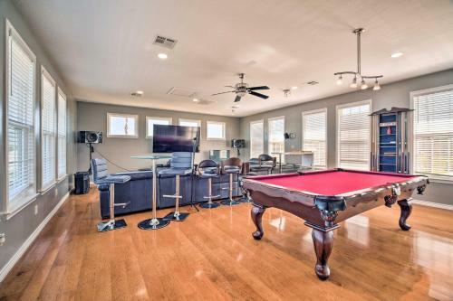 Lakefront Livingston Home - Private Boat Dock