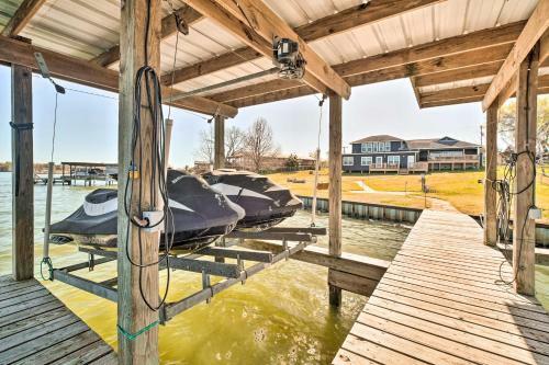 Lakefront Livingston Home - Private Boat Dock