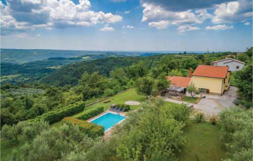Four-bedroom Holiday Home In Groznjan