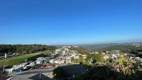 Casa Em Bairro Nobre, Bem Localizada, Com Suite.
