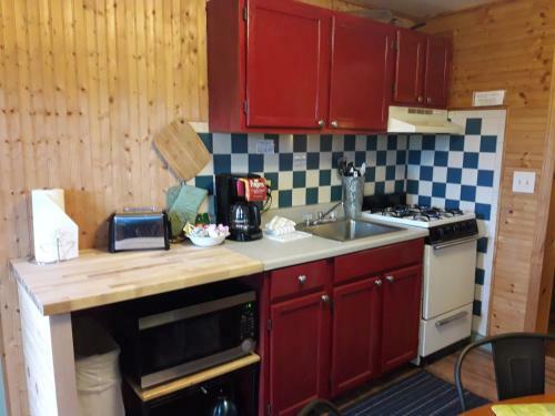 Valley Brook Cottages And Cabins