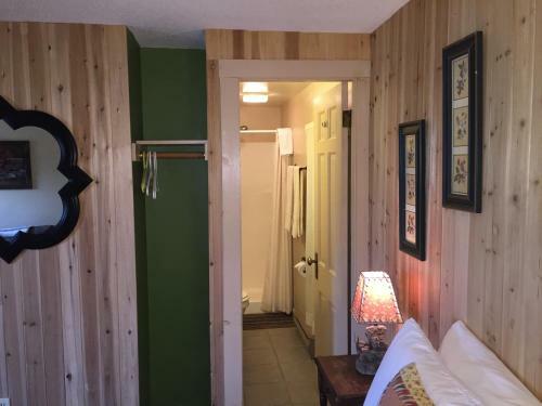 Valley Brook Cottages And Cabins