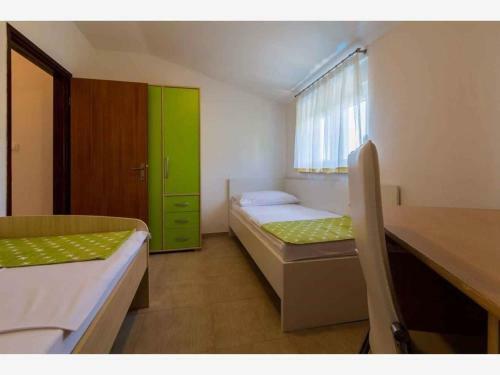 Apartment In Grizane 39410