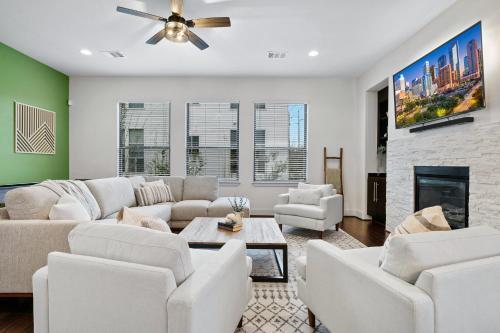 Central Luxury With Deck, Fire Pit, Bbq, Walkscore Of 90