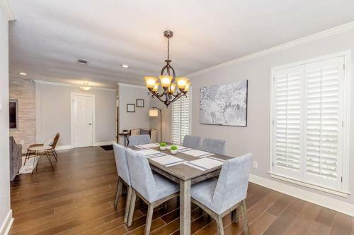 The Live Oak Place - 3br2ba - Centrally Located