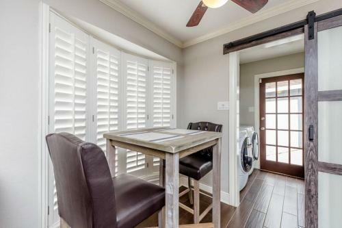 The Live Oak Place - 3br2ba - Centrally Located