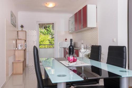 Apartments With A Parking Space Igrane, Makarska - 16878