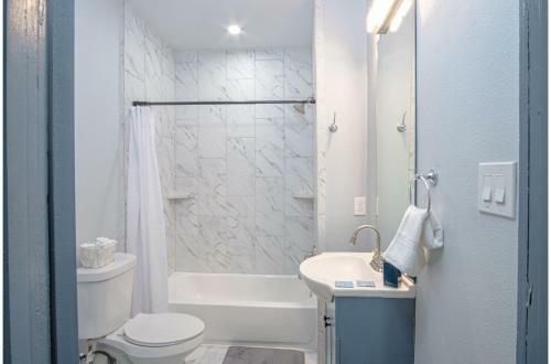 Vibrant Fully Gated 2br2ba 4 Mins From Downtown