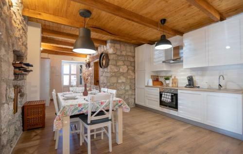 Eli Rustic Holiday House With Privat Pool