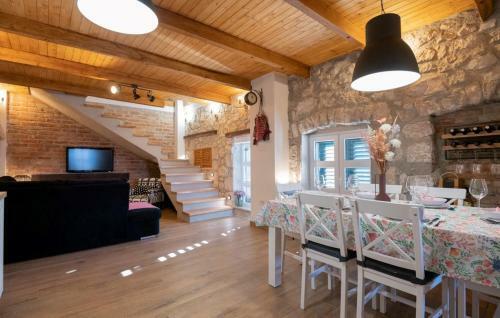 Eli Rustic Holiday House With Privat Pool