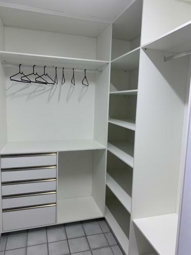 Apartamento Amplo Com Acesso Direto � Praia!