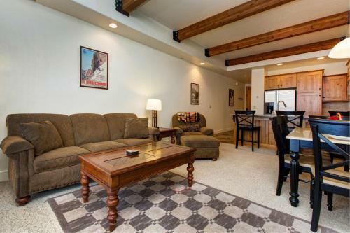 Newpark Townhomes 28