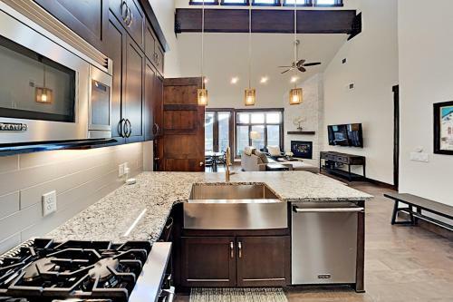 Blackstone Condos Unit 3h