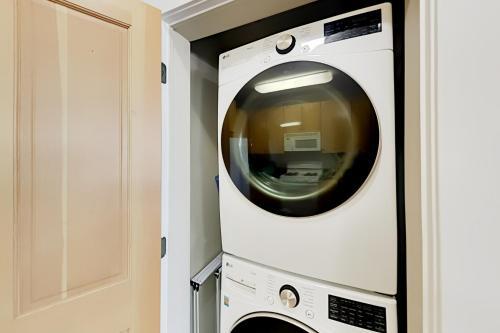 Crestview Condominium Unit A104