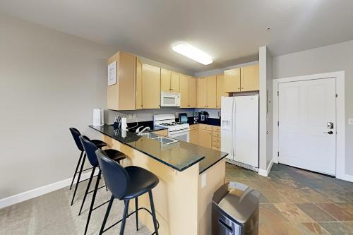 Crestview Condominium Unit A104
