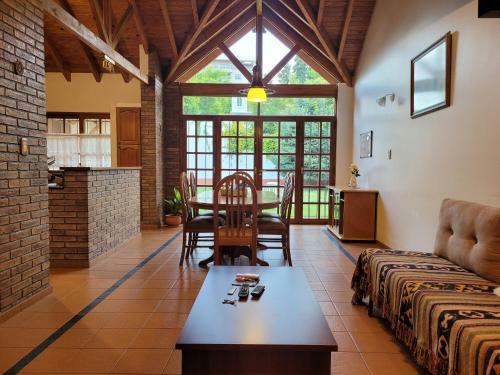 Casa Categor�a Cerca Parque General San Martin.
