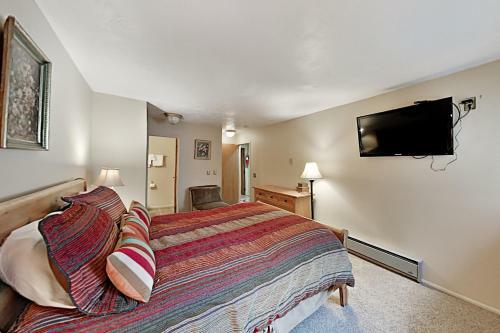 Red Pine Condominiums Unit 42
