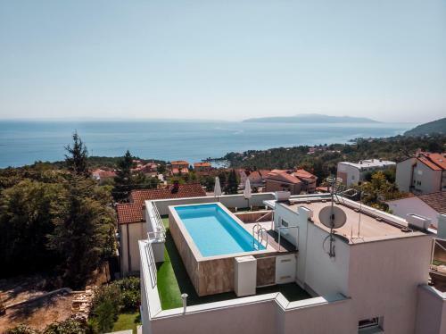 Design Apartments With Rooftop Swimming Pool