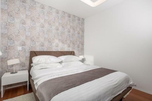 Design Apartments With Rooftop Swimming Pool
